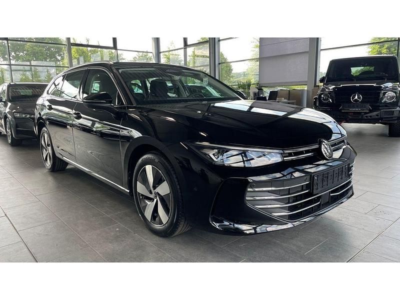 Gebraucht VW Passat IQ Drive 150 PS (110 kW) 2025 Schwarz Kombi