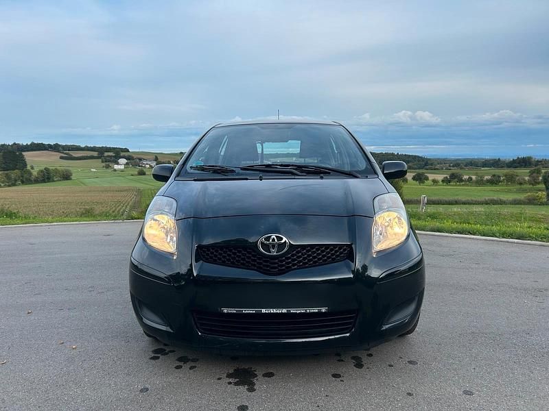 Schwarz Gebraucht 2011 Toyota Yaris Kleinwagen | 4.199 € (Etwas zu teuer) - Bild 1/4