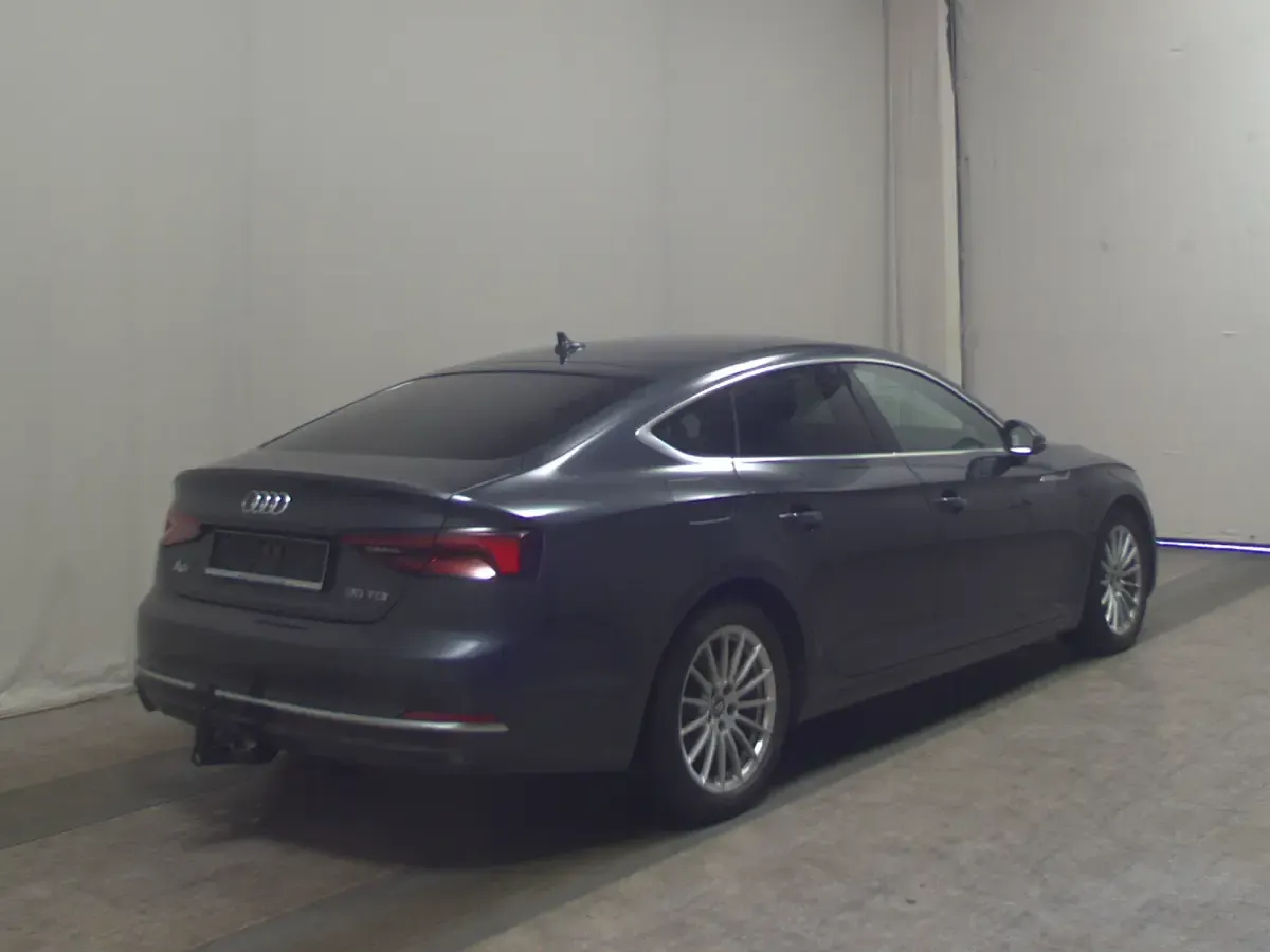 Gebraucht Audi A5 Sportback Sport 163 PS (119 kW) 2020 Manhattangrau (metallic) Kleinwagen