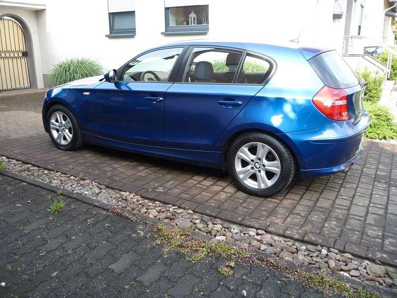 Blau Gebraucht 2011 BMW 116 Kleinwagen | 6.100 € (Fairer Preis) - Bild 1/4