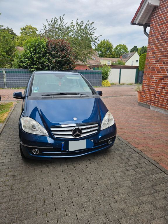 Blau Gebraucht 2010 Mercedes A160 Elegance Van / Kleinbus | 3.990 € (Guter Preis) - Bild 1/4