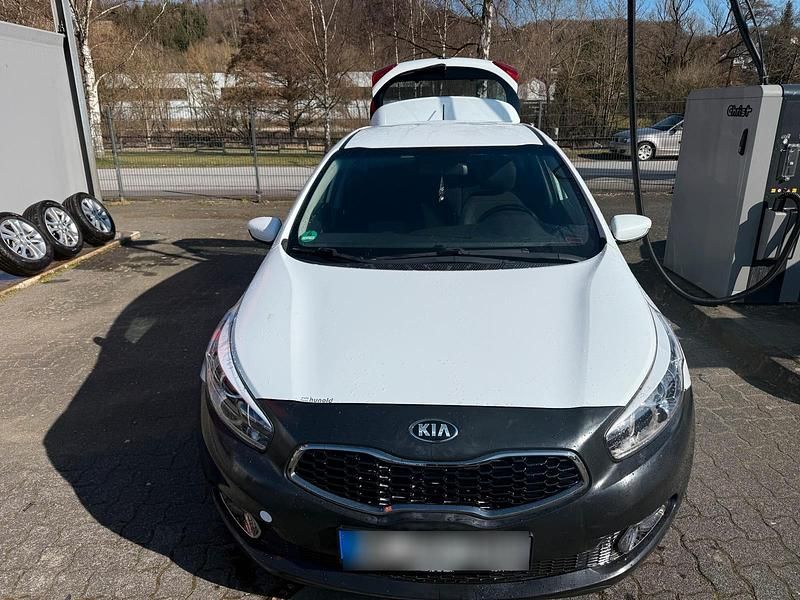 Gebraucht Kia Ceed 99 PS (72 kW) 2014 Weiß Kleinwagen