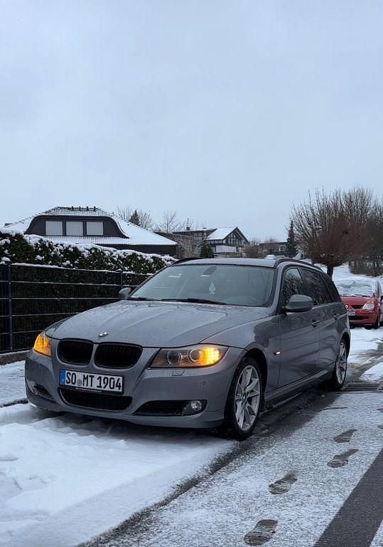 Gebraucht BMW 320 184 PS (135 kW) 2011 Grau Kombi