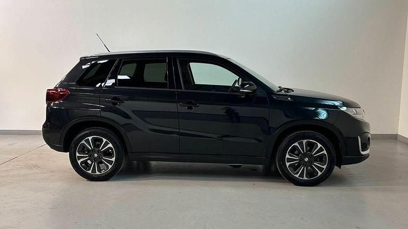 Schwarz Gebraucht 2020 Suzuki Vitara SUV | 18.990 € (Etwas zu teuer) - Bild 1/4