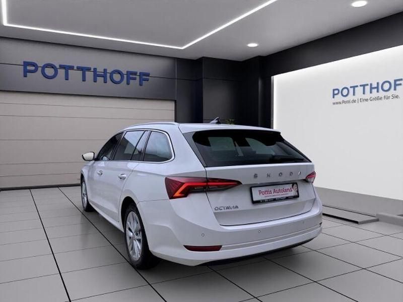 Gebraucht Skoda Octavia Style 116 PS (85 kW) 2023 Weiss Kombi