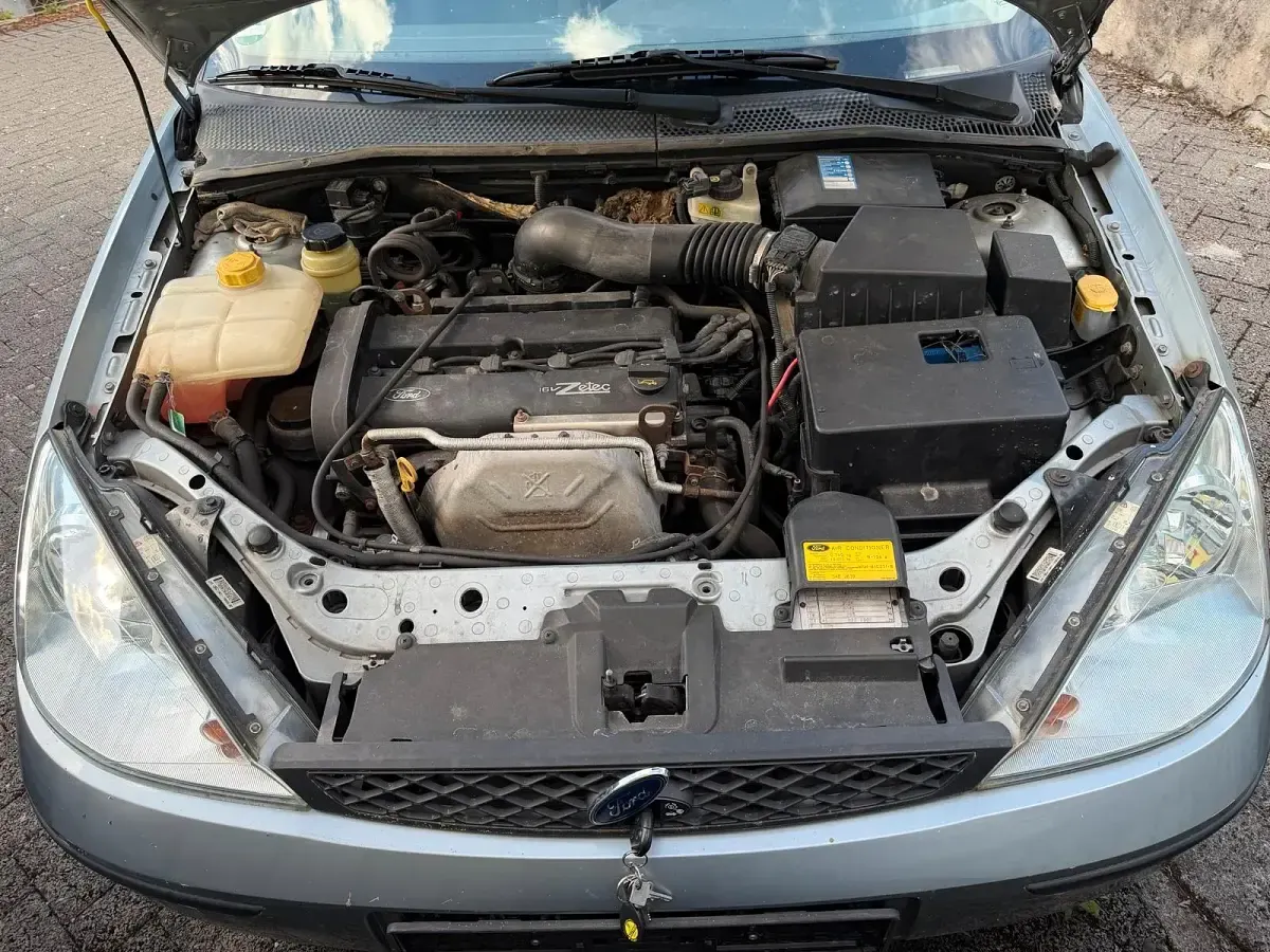 Gebraucht Ford Focus 104 PS (76 kW) 2001 Grau Kombi