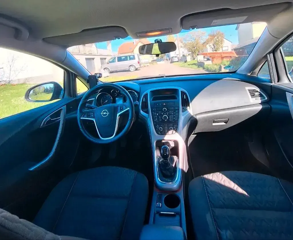 Usata Opel Astra Active 140 CV (102 kW) 2013 Nero Berlina