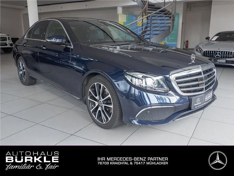 Blau Gebraucht 2017 Mercedes E220 Exclusive Limousine | 23.850 € (Guter Preis) - Bild 1/4