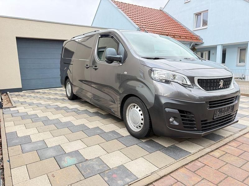 Gebraucht Peugeot Expert 177 PS (130 kW) 2019 Grau Van