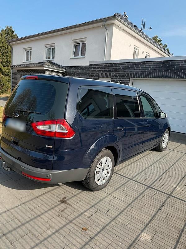 Second-hand Ford Galaxy 130 CP (95 kW) 2009 Albastru Monovolum