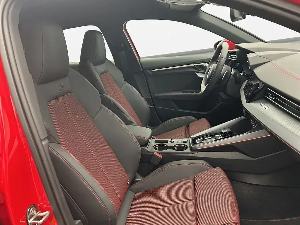 Gebraucht Audi A3 Ambiente 150 PS (110 kW) 2025 Progressivrot metallic Limousine