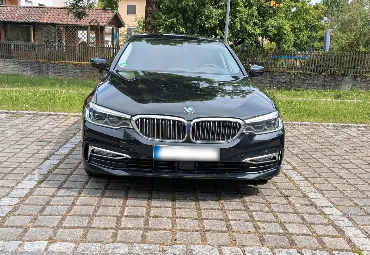Gebraucht BMW 520 Luxury Line 184 PS (135 kW) 2019 Schwarz Limousine