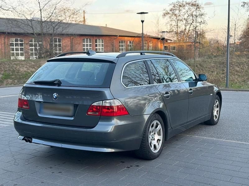 Gebraucht BMW 525 177 PS (130 kW) 2004 Grau Kombi