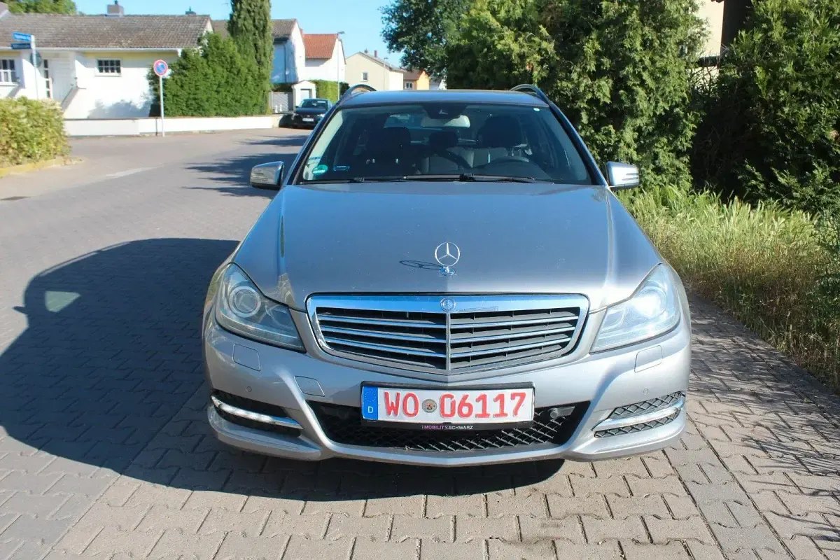 Gebraucht Mercedes C200 136 PS (100 kW) 2011 Grau Kombi