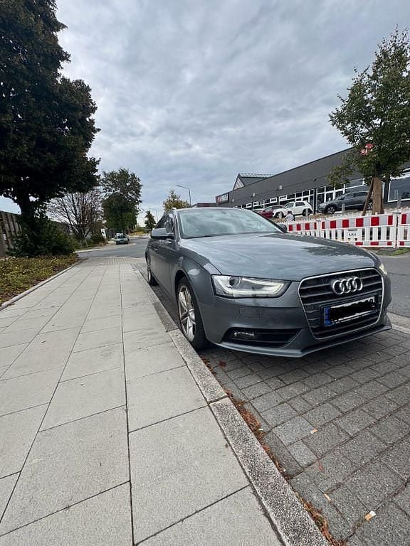 Grau Gebraucht 2013 Audi A4 Kombi | 7.600 € (Superpreis) - Bild 1/4