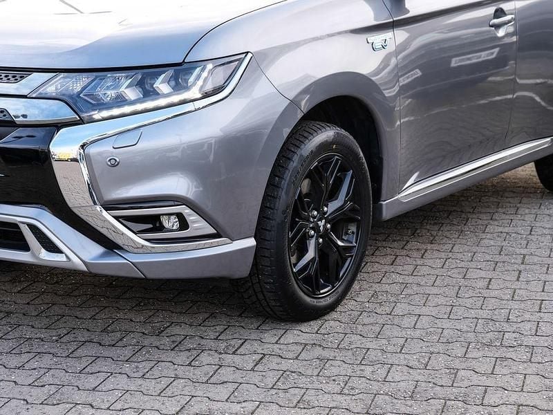 Gebraucht Mitsubishi Outlander P-HEV Edition 224 PS (164 kW) 2018 Platinumgrau (m) SUV