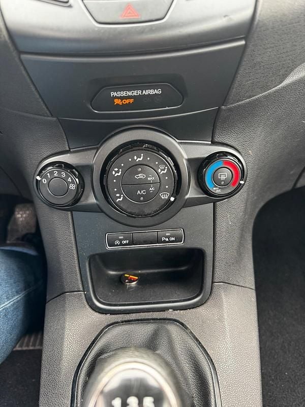 Gebraucht Ford Fiesta 100 PS (73 kW) 2016 Schwarz Kleinwagen