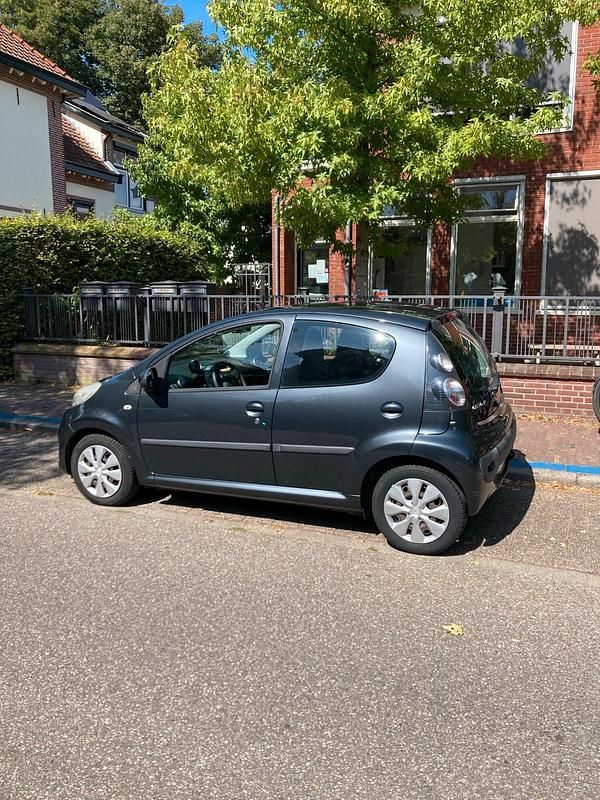 Grau Gebraucht 2009 Citroën C1 Kleinwagen | 3.500 € (Fairer Preis) - Bild 1/4
