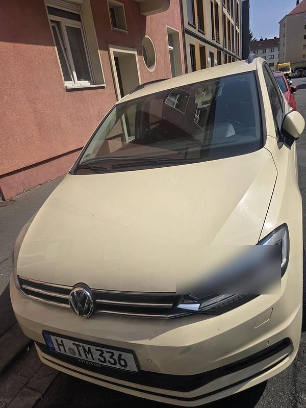 Gelb Gebraucht 2018 VW Touran Van / Kleinbus | 7.900 € (Superpreis) - Bild 1/4
