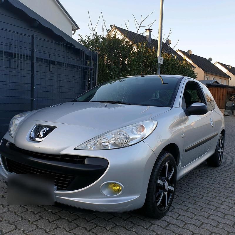 Gebraucht Peugeot 206 60 PS (44 kW) 2010 Silber Kleinwagen