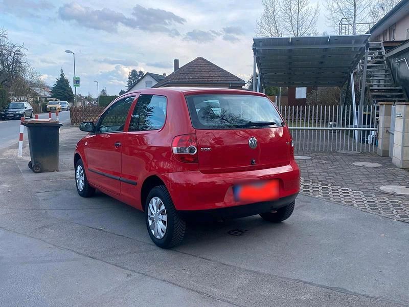 Usata VW Fox 75 CV (55 kW) 2006 Rosso Utilitaria