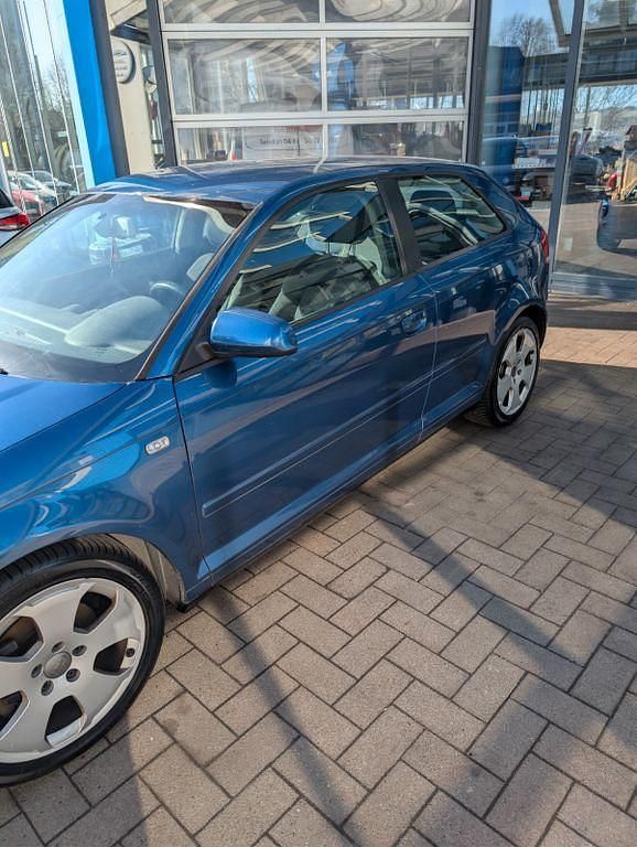 Gebraucht Audi A3 Ambiente 102 PS (75 kW) 2003 Blau Kleinwagen