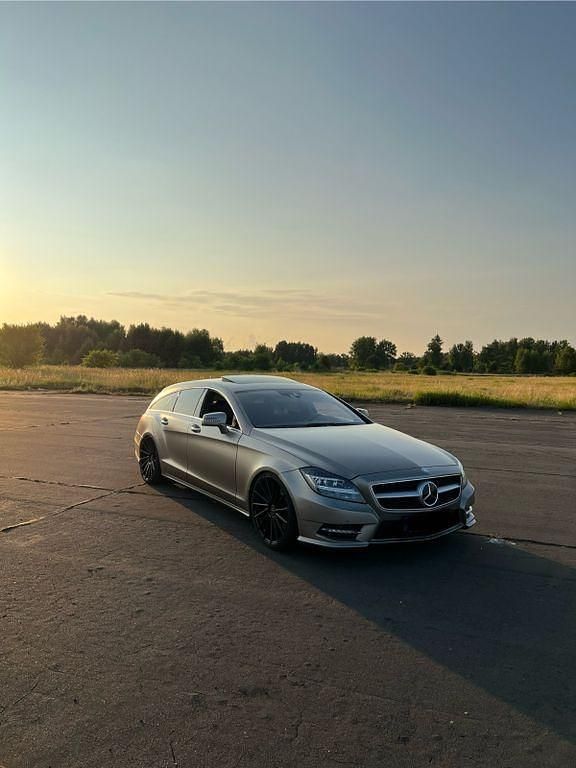 Grau Gebraucht 2013 Mercedes CLS350 Shooting Brake AMG Kombi | 15.600 € (Etwas zu teuer) - Bild 1/4