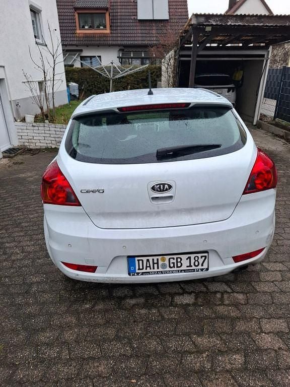 Gebraucht Kia ProCeed Edition 7 90 PS (66 kW) 2011 Weiß Kleinwagen