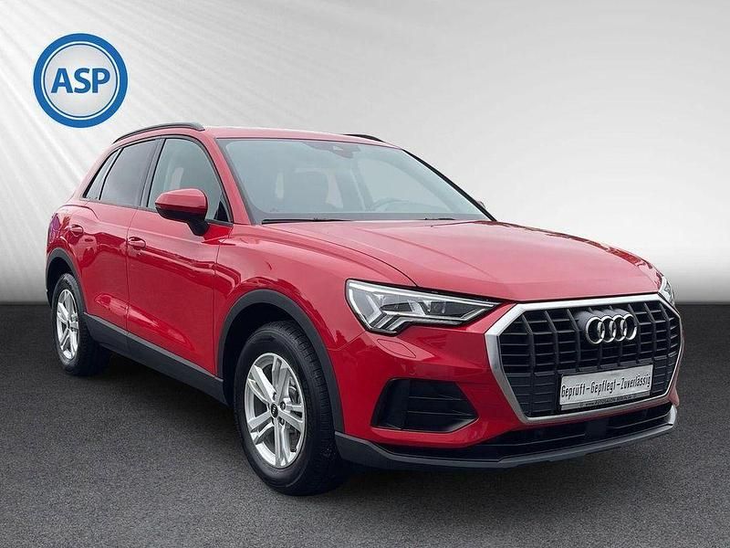 Gebraucht Audi Q3 Ambiente 150 PS (110 kW) 2022 Rot (tangorot metallic) SUV
