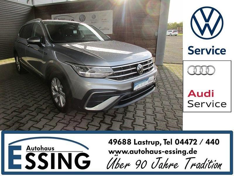 Silber Gebraucht 2024 VW Tiguan Allspace Life SUV | 33.970 € (Superpreis) - Bild 1/4