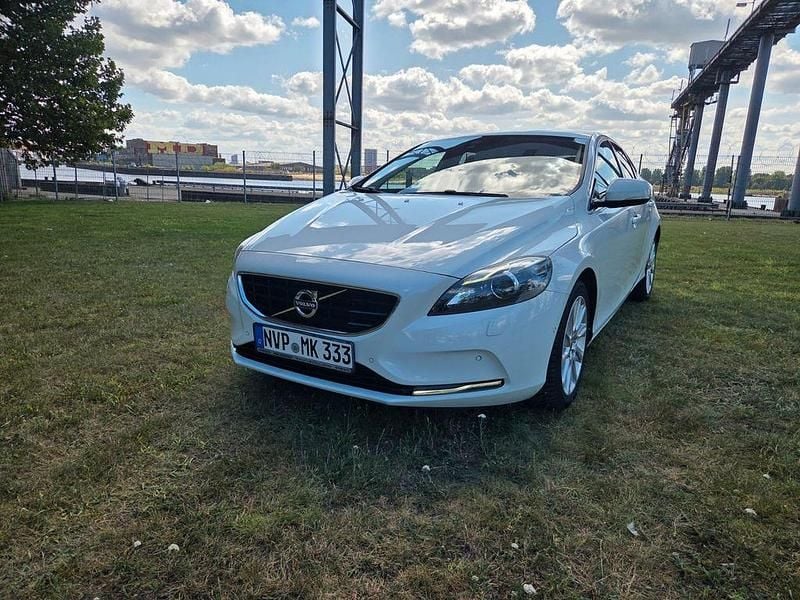 Gebraucht Volvo V40 150 PS (110 kW) 2014 Weiß Kombi