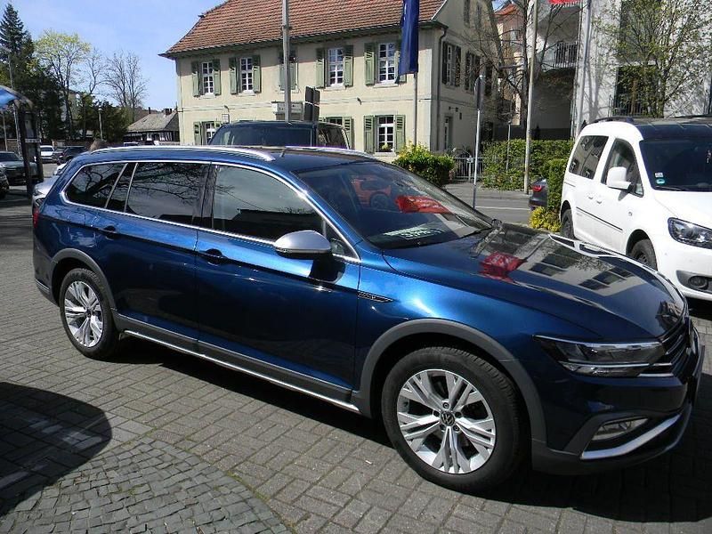 Gebraucht VW Passat Alltrack 200 PS (147 kW) 2024 Blau Kombi