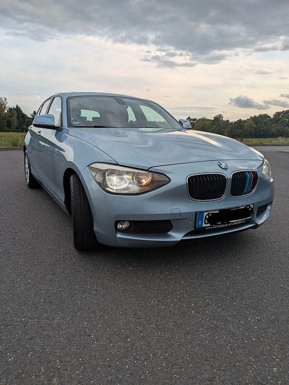 Blau Gebraucht 2013 BMW 116 Sport Line Kleinwagen | 8.950 € (Fairer Preis) - Bild 1/4