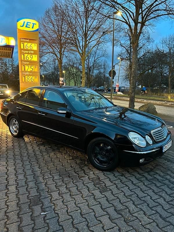 Gebraucht Mercedes E220 150 PS (110 kW) 2003 Schwarz Limousine