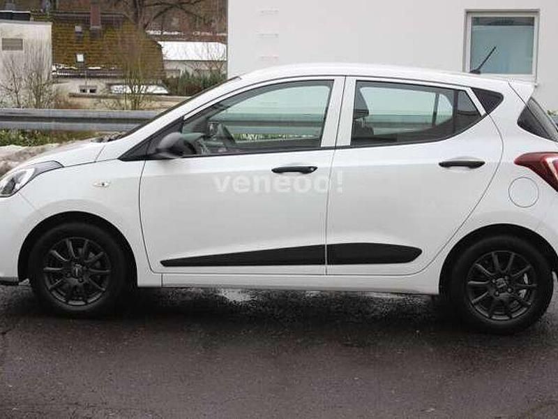 Gebraucht Hyundai i10 Classic 67 PS (49 kW) 2018 Weiß Kleinwagen