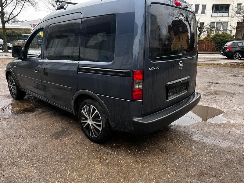 Gebraucht Opel Combo 90 PS (66 kW) 2009 Andere farben Van / Kleinbus