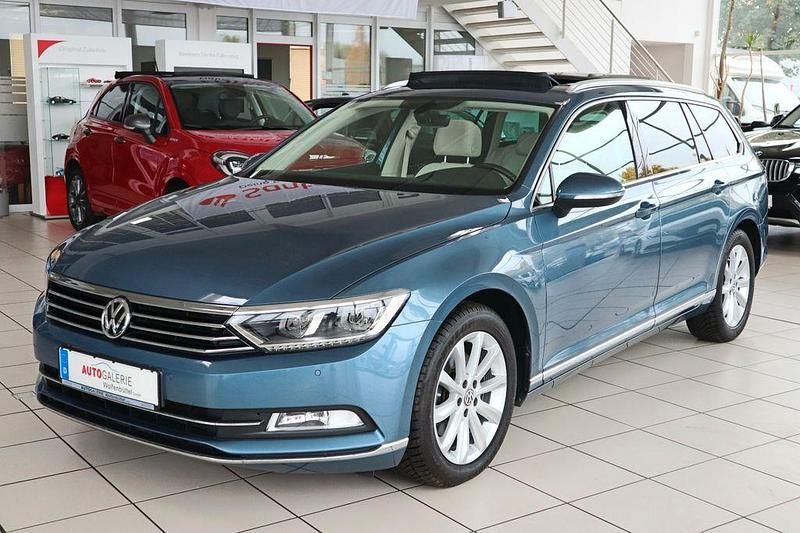 Gebraucht VW Passat Highline 150 PS (110 kW) 2018 Blau Kombi