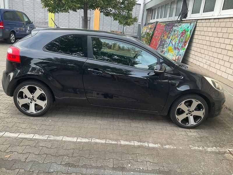 Schwarz Gebraucht 2013 Kia Rio Kleinwagen | 4.100 € (Fairer Preis) - Bild 1/4