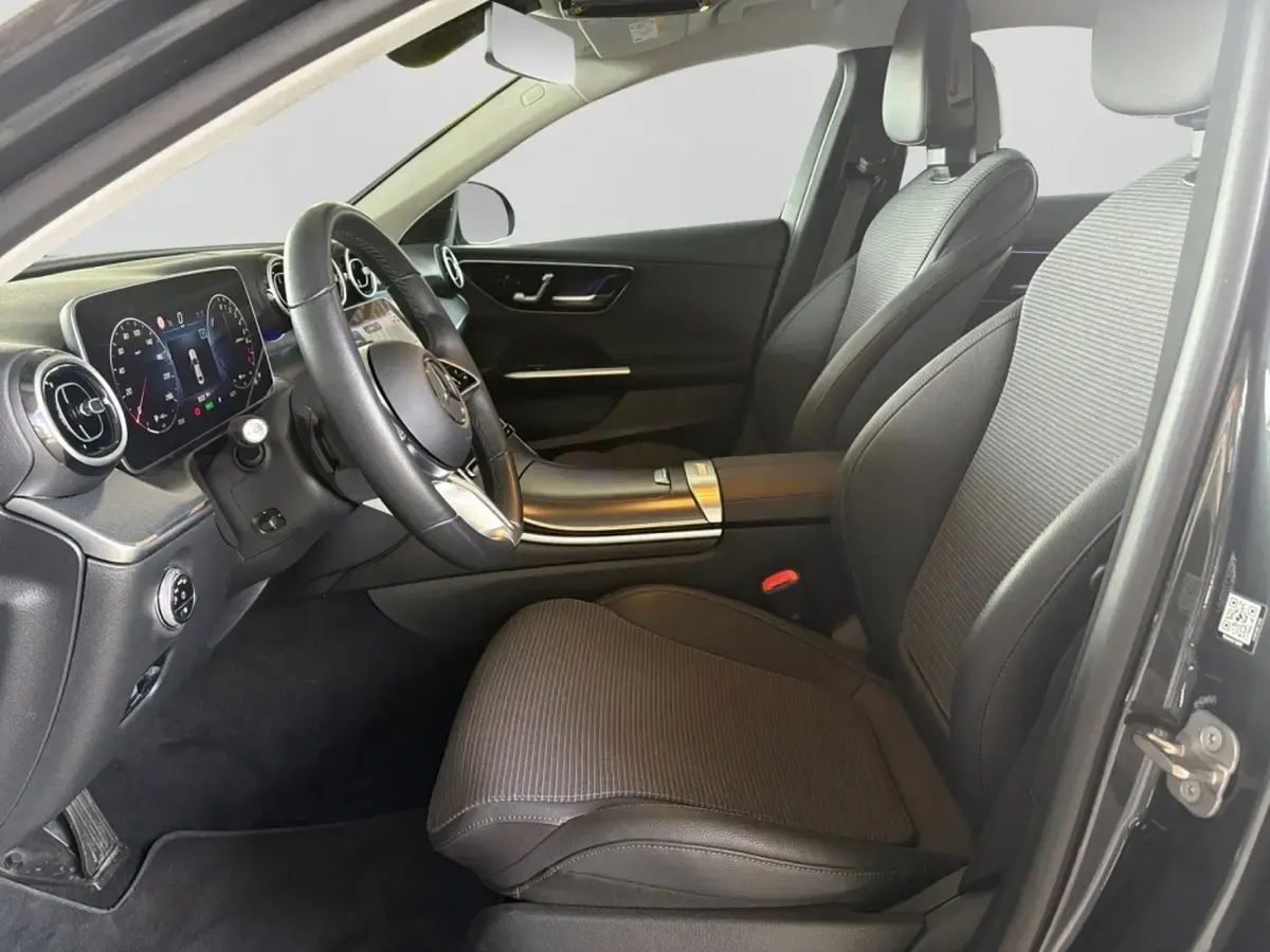 Gebraucht Mercedes E400 Avantgarde 185 PS (136 kW) 2024 Szary Limousine