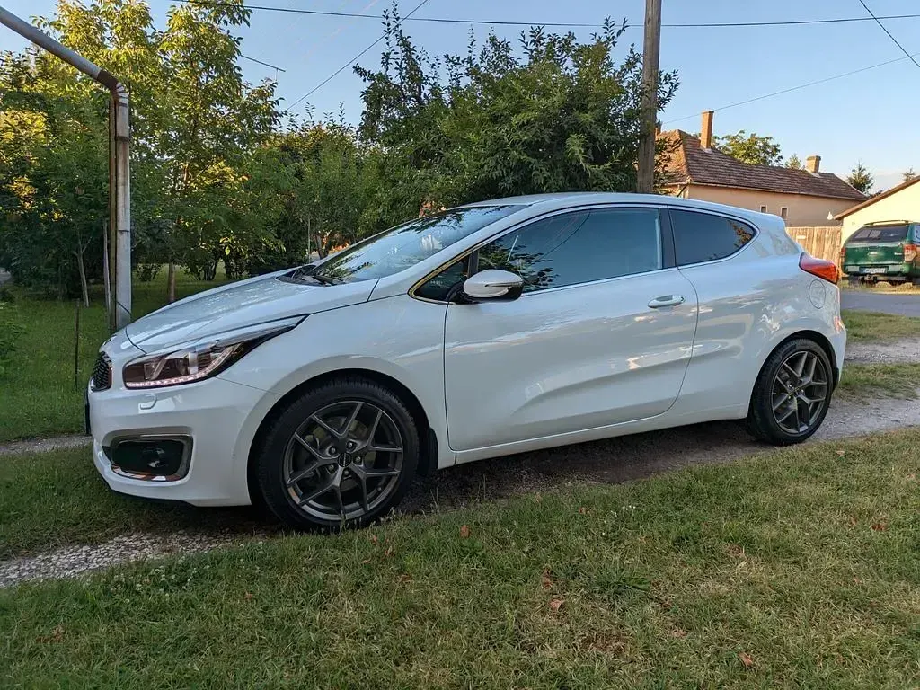 Gebraucht Kia ProCeed 136 PS (100 kW) 2016 Weiß Kleinwagen