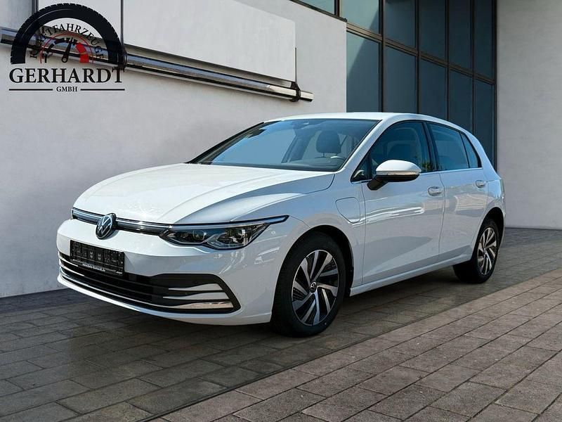 Weiß Gebraucht 2021 VW Golf VIII Style Limousine | 21.990 € (Fairer Preis) - Bild 1/4