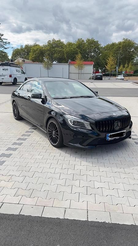 Gebraucht Mercedes CLA180 122 PS (89 kW) 2015 Schwarz Limousine