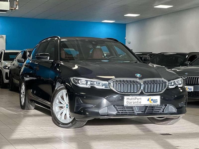 Gebraucht BMW 320 190 PS (139 kW) 2021 Black sapphire metallic Kombi