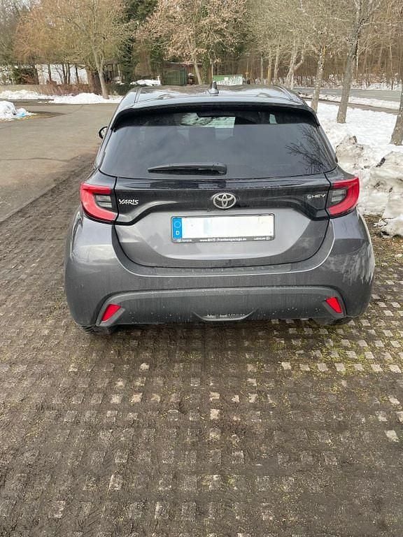Gebraucht Toyota Yaris Hybrid Team 116 PS (85 kW) 2024 Grau Limousine