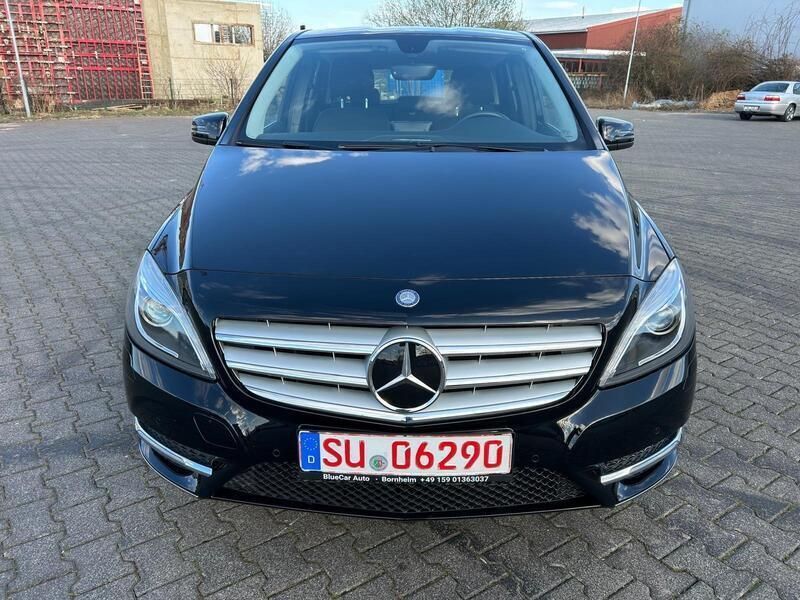 Schwarz Gebraucht 2014 Mercedes B180 Van / Kleinbus | 14.950 € (Guter Preis) - Bild 1/4