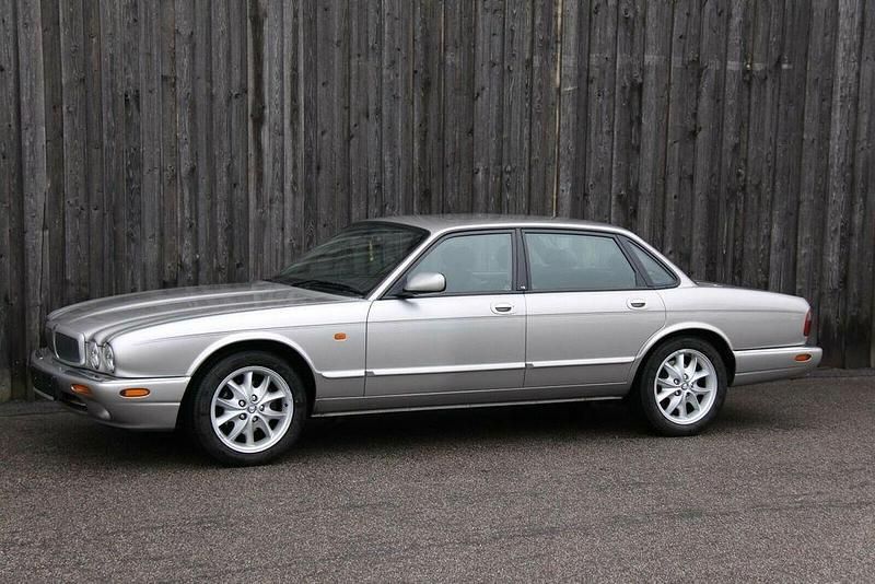 Gebraucht Jaguar XJ Executive 284 PS (208 kW) 1999 Silber metallic Limousine