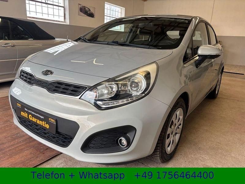 Gebraucht Kia Rio Attract 75 PS (55 kW) 2013 Beige Limousine