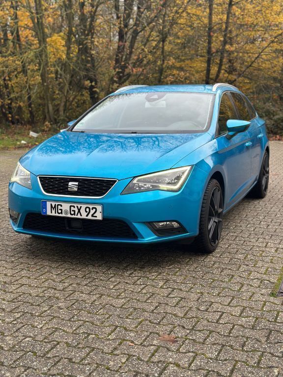 Blau Gebraucht 2014 Seat Leon ST Kombi | 10.999 € (Fairer Preis) - Bild 1/4
