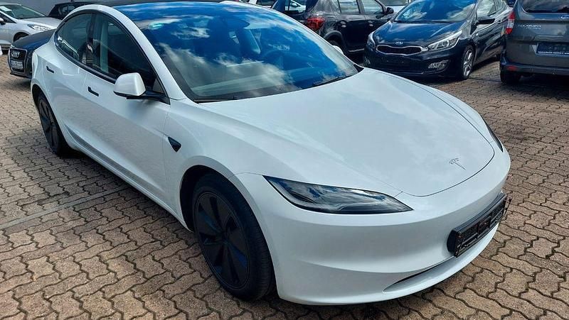 Weiß Gebraucht 2023 Tesla Model 3 Limousine | 42.900 € - Bild 1/4