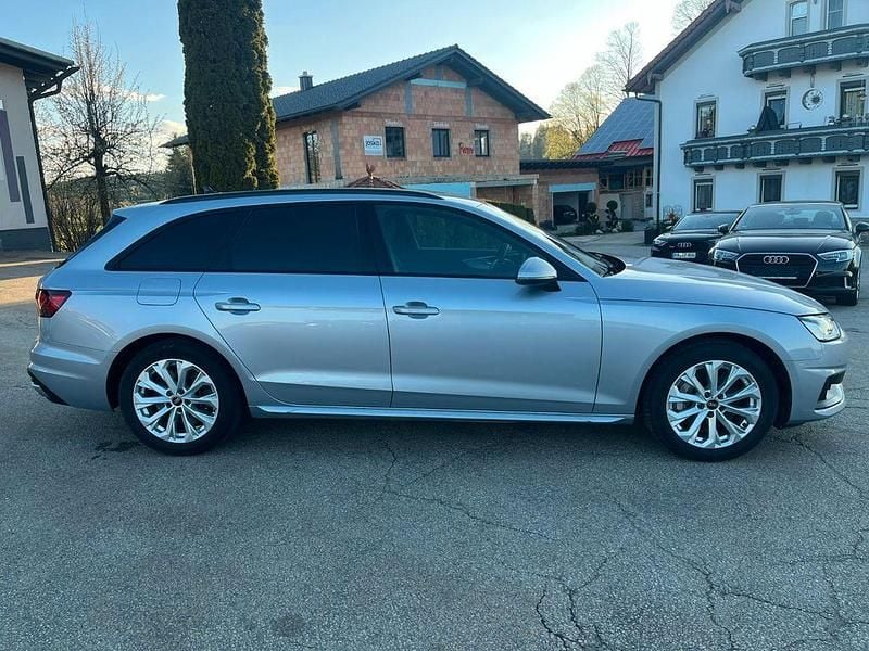 Używany Audi A4 Advanced 265 KM (194 kW) 2023 Srebrny Kombi